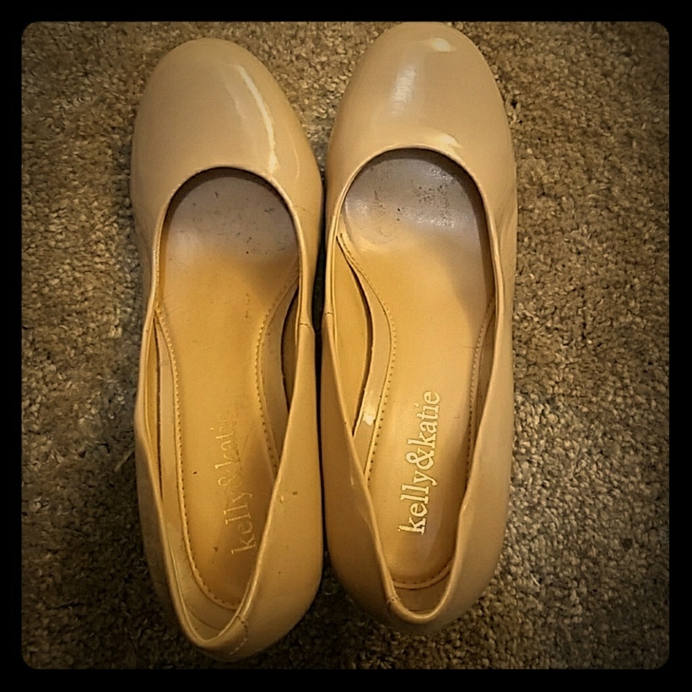 Kelly&Katie size 6 Nude pumps